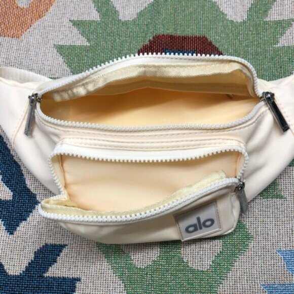 Alo Yoga Explorer Fanny Pack - Adjustable 3L Waist Bag - Picture 6 of 6